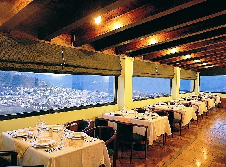 Avaris Hotel Karpenísion Екстериор снимка