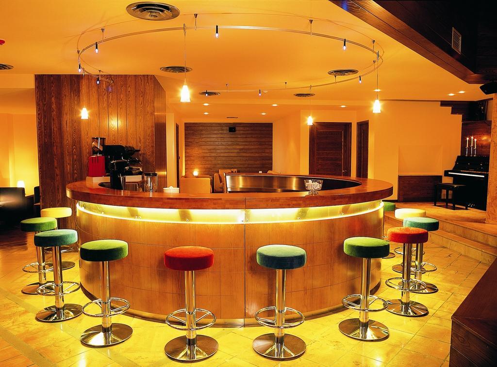 Avaris Hotel Karpenísion Екстериор снимка